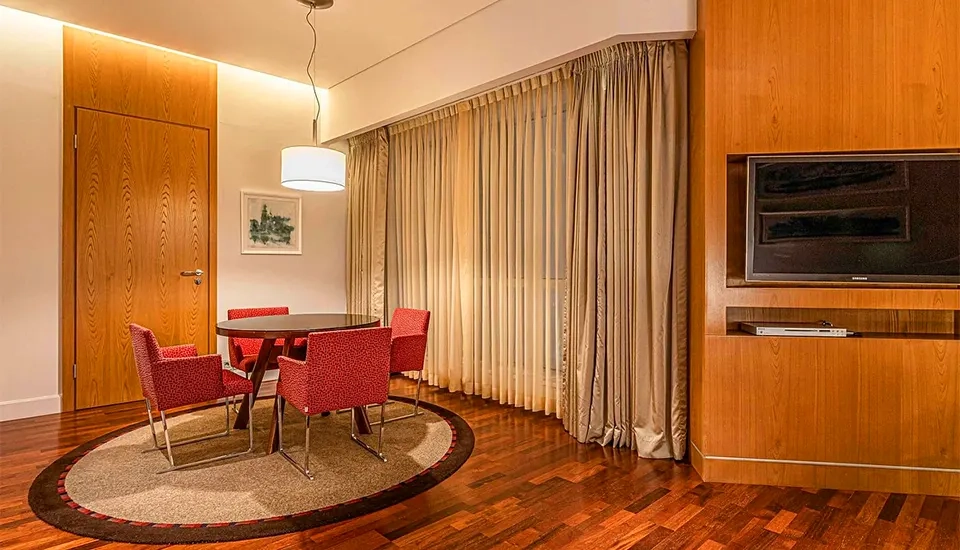 سوئیس اوتل کراسنی هولمی مسکو